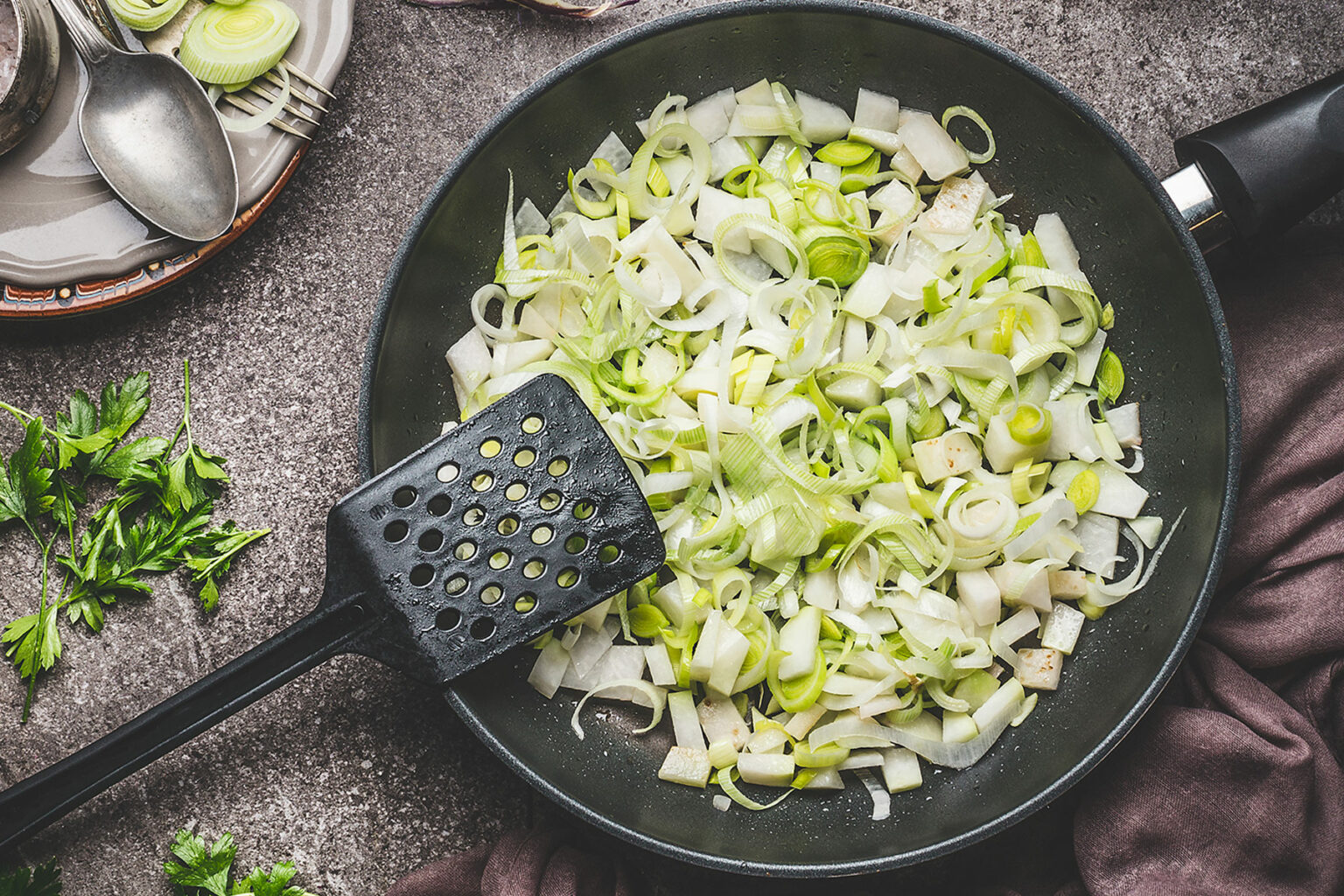 Simple creamed leeks - Simply Veg